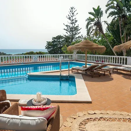 Margarita In Mit Pool Und Meerblick By Interhome בית נופש