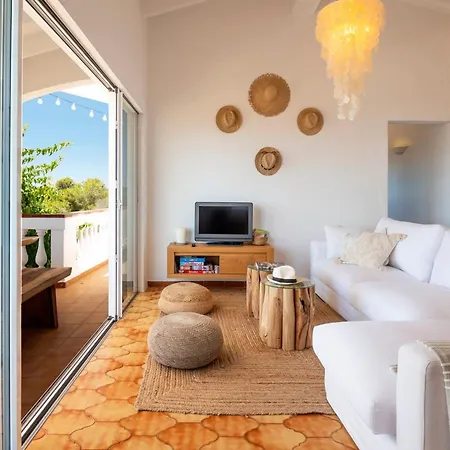 Margarita In Mit Pool Und Meerblick By Interhome סון באו