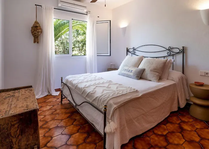 Margarita In Mit Pool Und Meerblick By Interhome בית נופש