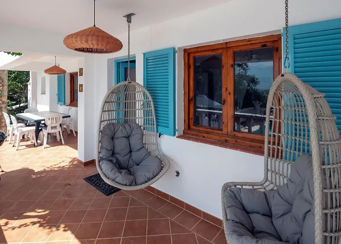 Margarita In Mit Pool Und Meerblick By Interhome בית נופש